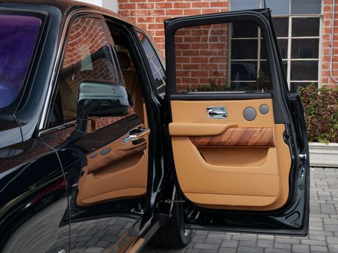 Used 2019 Rolls-Royce Cullinan AWD/4WD image 25