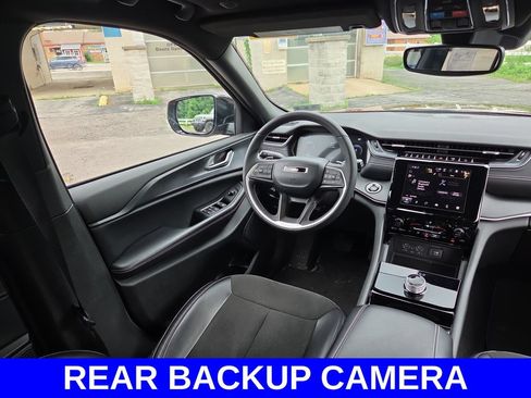 Used 2023 Jeep Grand Cherokee Altitude AWD/4WD image 9