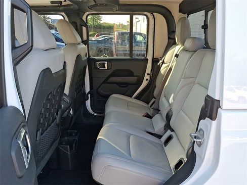Used 2021 Jeep Gladiator Mojave w/ Cold Weather Group image 12
