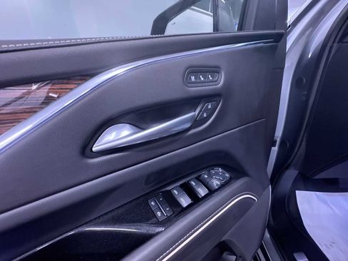 Used 2024 Cadillac Escalade Premium Luxury image 12
