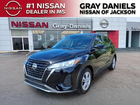 Certified 2025 Nissan Kicks Play S FWD image 4