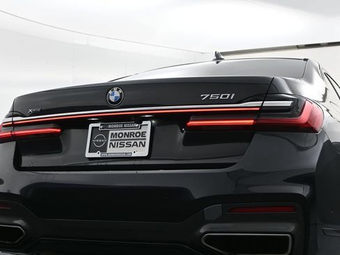 Used 2021 BMW 750i xDrive w/ Executive Package AWD/4WD image 13