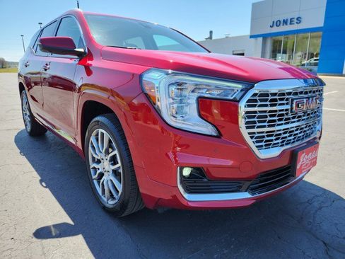 Used 2023 GMC Terrain Denali image 7