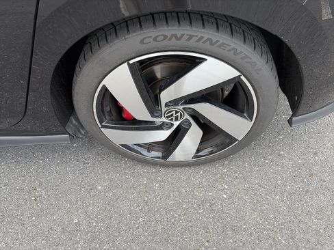 Used 2022 Volkswagen GTI SE FWD image 10