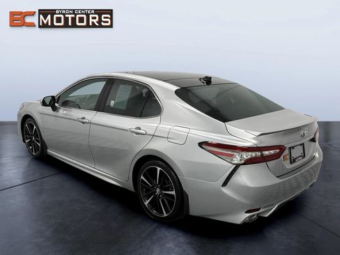 Used 2018 Toyota Camry XSE image 4