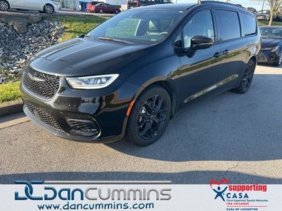 Used 2025 Chrysler Pacifica Limited