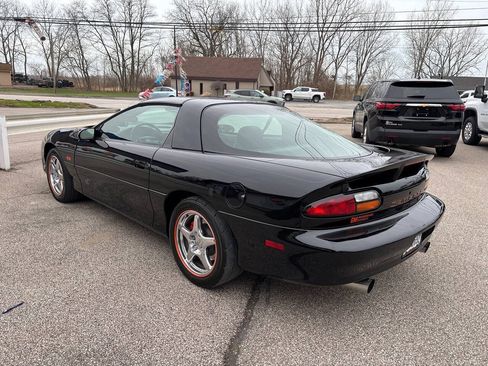 Used 2001 Chevrolet Camaro SS Coupe w/ SS Performance/Appearance Pkg RWD image 4