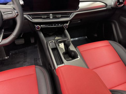 Used 2025 Chevrolet Equinox EV RS image 30