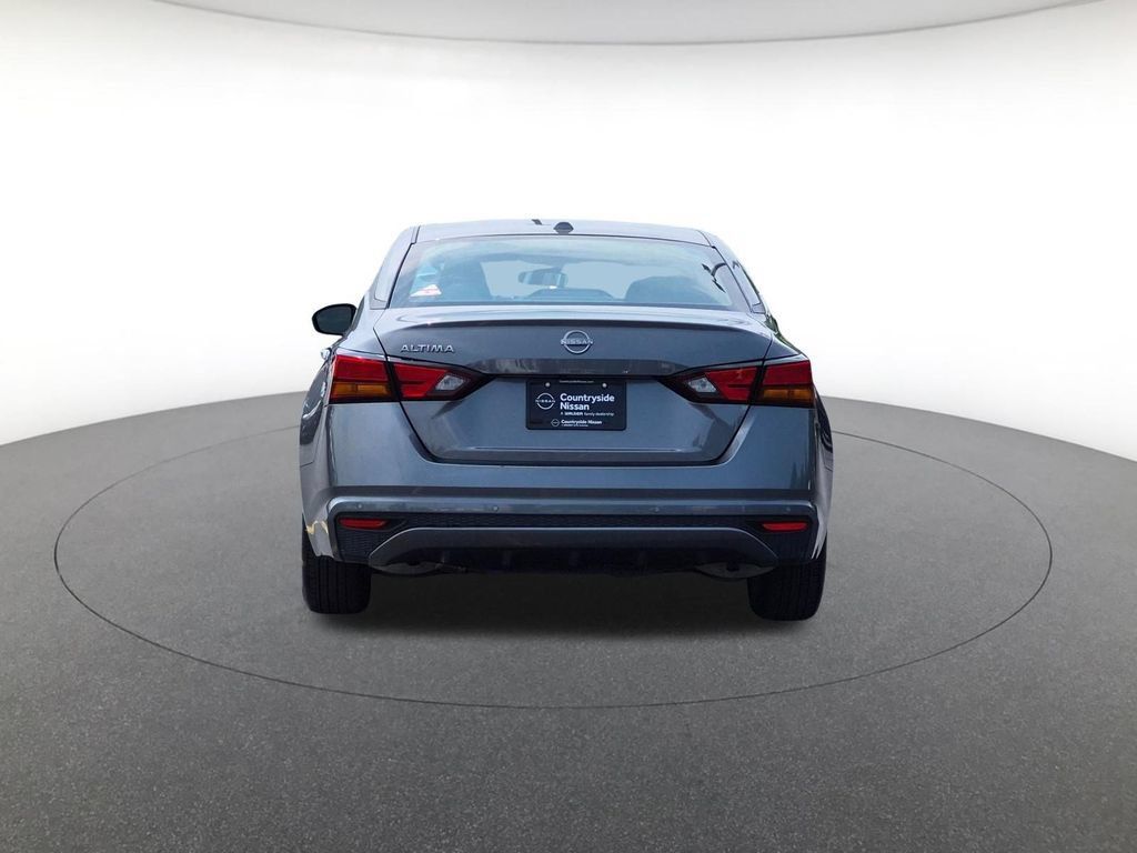 Used 2025 Nissan Altima 2.5 SV FWD image 6