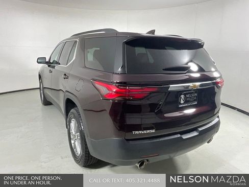 Used 2022 Chevrolet Traverse LT FWD image 7