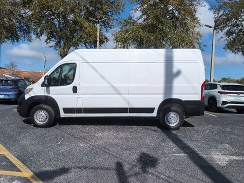 Used 2024 RAM ProMaster 2500 w/ Convenience Group image 3
