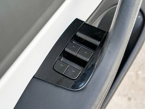 Used 2020 Tesla Model 3 Long Range image 8