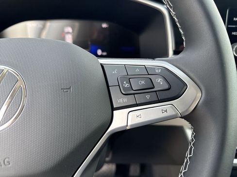 New 2025 Volkswagen Taos SE image 20