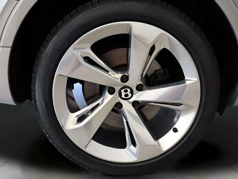 Used 2017 Bentley Bentayga AWD/4WD image 24