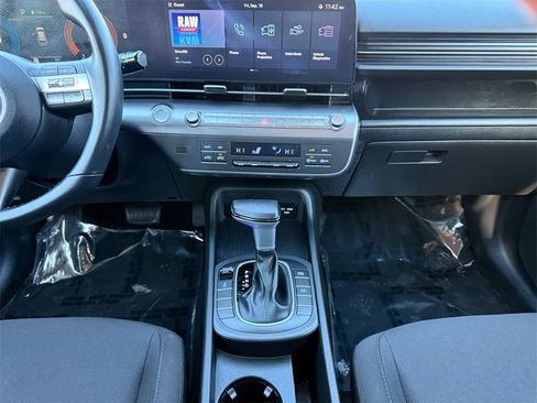 Used 2025 Hyundai Kona SEL image 11
