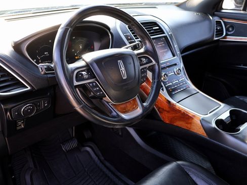 Used 2019 Lincoln Nautilus Reserve image 24