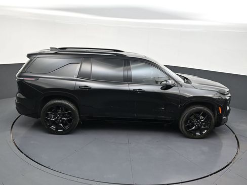 Used 2024 Chevrolet Traverse RS FWD image 17