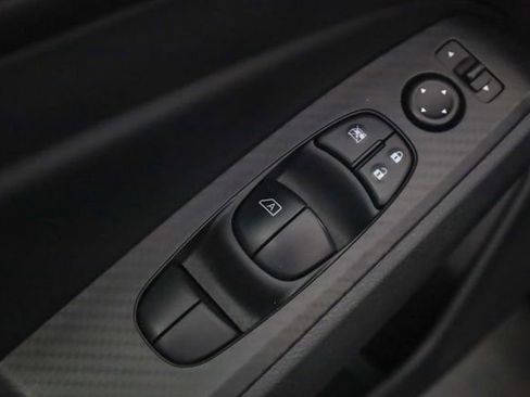 Used 2025 Nissan Altima 2.5 SV image 14