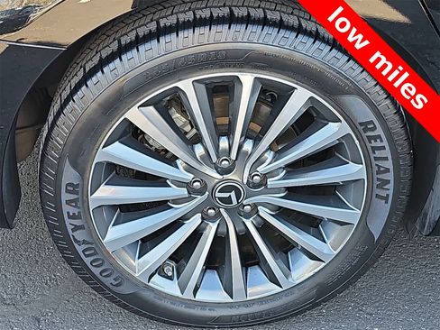 Used 2019 Kia Cadenza Premium image 12