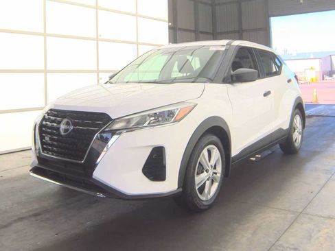 Used 2025 Nissan Kicks Play S FWD image 3