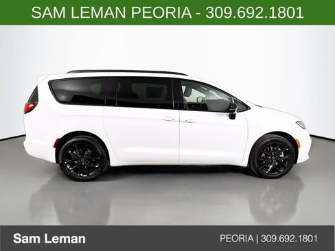 New 2026 Chrysler Pacifica Limited w/ S Appearance Package AWD/4WD image 8