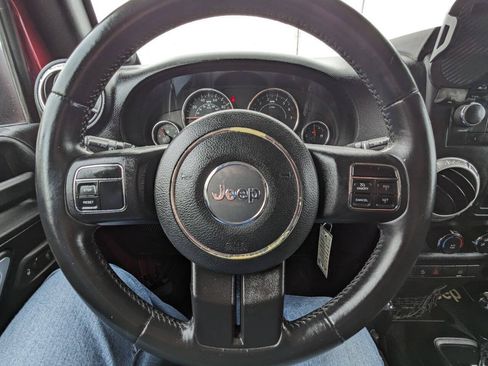 Used 2012 Jeep Wrangler Unlimited Sahara AWD/4WD image 15