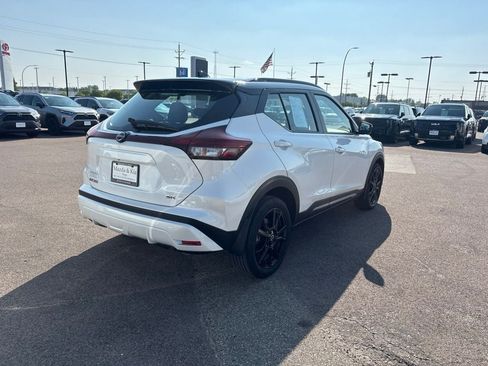Used 2023 Nissan Kicks SR FWD image 5