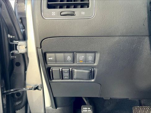 Used 2020 Nissan Armada Platinum w/ Captain's Chairs Package image 32