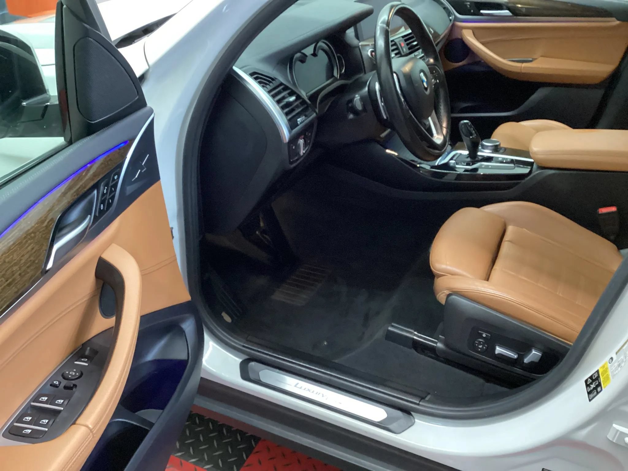 Used 2019 BMW X3 xDrive30i w/ Premium Package AWD/4WD image 9