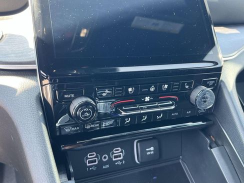 New 2025 Jeep Grand Cherokee Limited w/ Luxury Tech Group II image 13