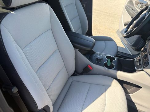 Used 2024 GMC Terrain SLE w/ Driver Convenience Package image 44