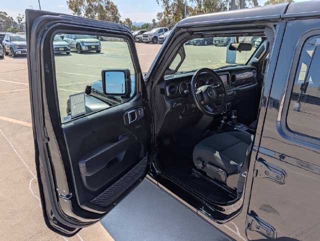 Used 2022 Jeep Wrangler Unlimited Sport AWD/4WD image 32