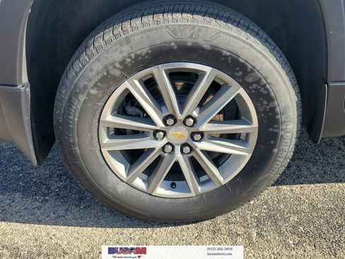 Used 2023 Chevrolet Traverse LT FWD image 5