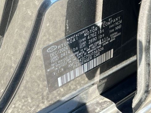 Used 2025 Genesis G70 2.5T image 29