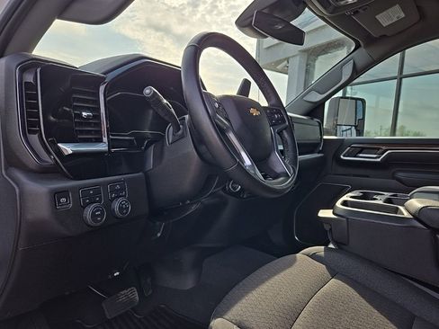 Used 2025 Chevrolet Silverado 2500 LT w/ Convenience Package AWD/4WD image 47