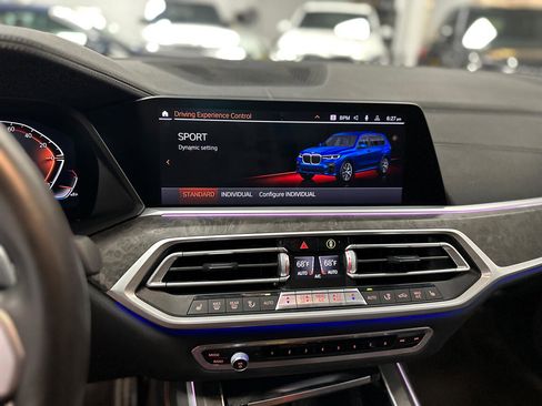 Used 2021 BMW X7 xDrive40i w/ Premium Package 2 image 33