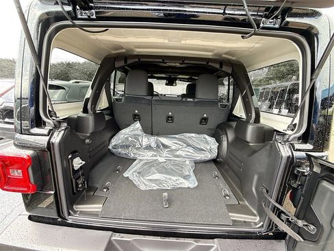 New 2025 Jeep Wrangler Sahara w/ Technology Group image 29