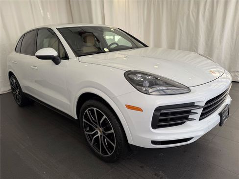 Certified 2022 Porsche Cayenne Platinum Edition image 7