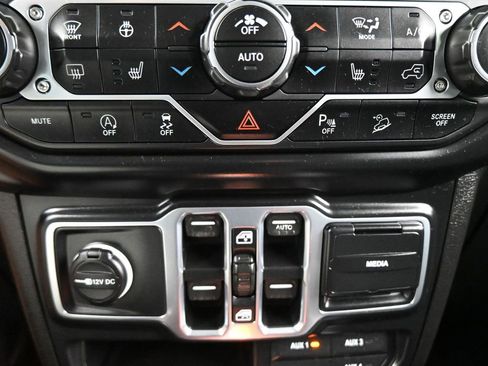 Used 2018 Jeep Wrangler Unlimited Sport S image 12