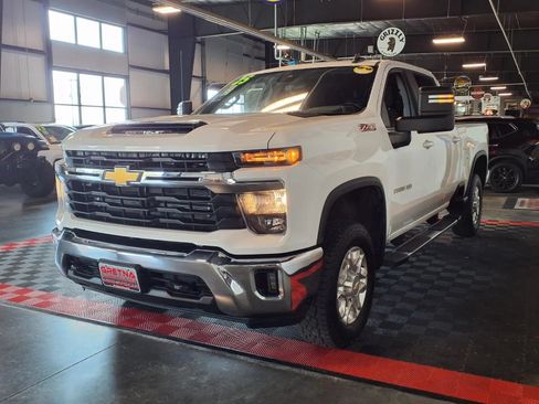 Used 2025 Chevrolet Silverado 2500 LT AWD/4WD image 4