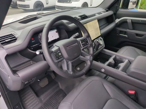 New 2026 Land Rover Defender 110 X-Dynamic SE AWD/4WD image 16