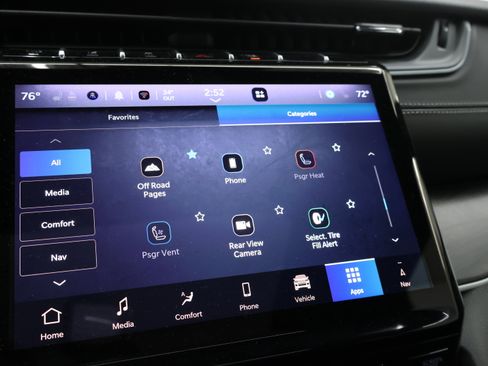 Used 2025 Jeep Grand Cherokee Limited w/ Luxury Tech Group II image 69