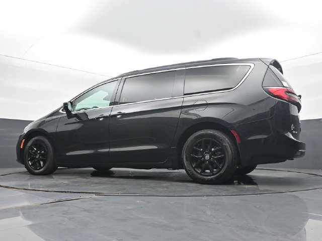 Used 2022 Chrysler Pacifica Touring-L FWD image 46