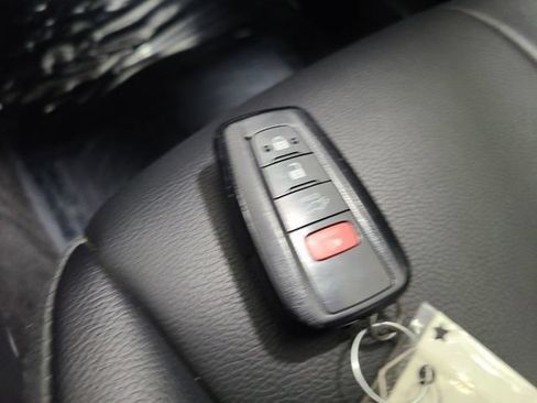 Used 2022 Toyota Highlander XLE AWD/4WD image 38