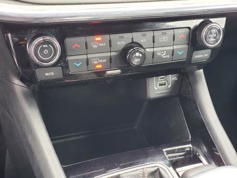 Used 2022 Jeep Compass Limited image 17