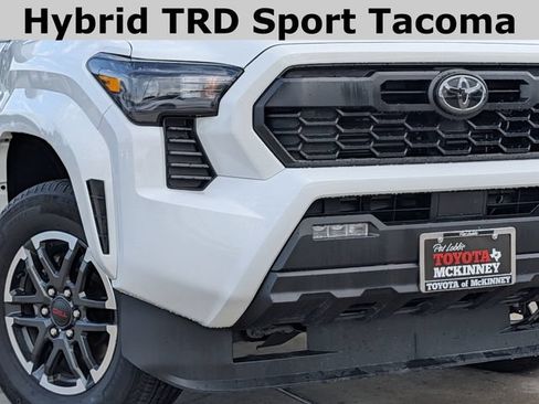 Used 2025 Toyota Tacoma TRD Sport AWD/4WD image 3