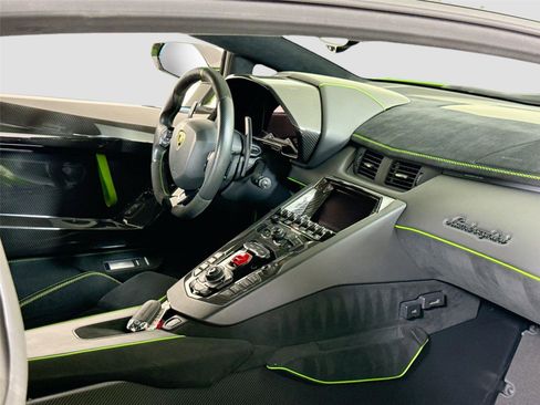 Used 2019 Lamborghini Aventador SVJ AWD/4WD image 23