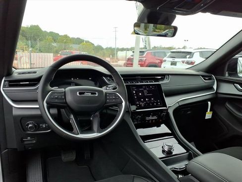 New 2025 Jeep Grand Cherokee L Altitude image 12