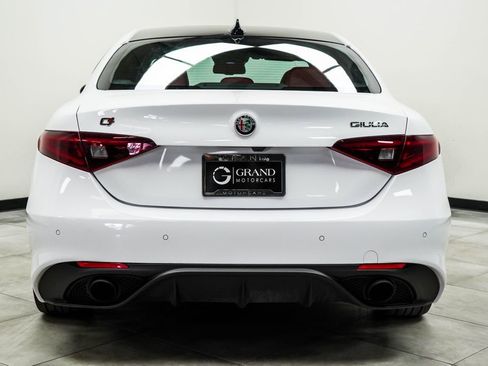 Used 2023 Alfa Romeo Giulia Veloce AWD/4WD image 9