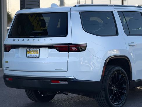 Used 2022 Jeep Wagoneer Series III w/ Premium Group I image 9